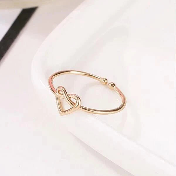 Heart Detail Twist Ring