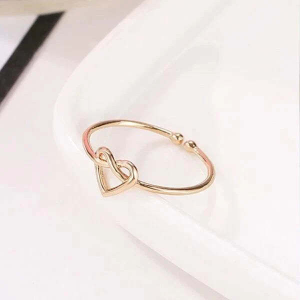 Heart Detail Twist Ring