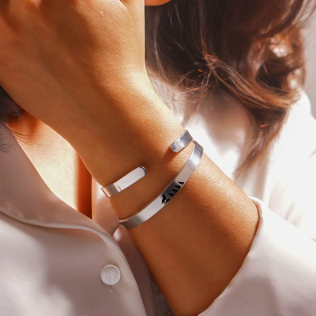 For Mom - Mama  Wolf Bracelet