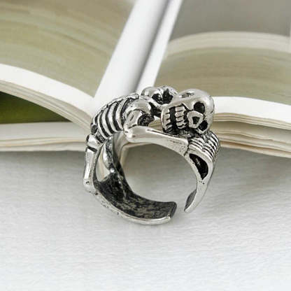 Gothic Skull Ring