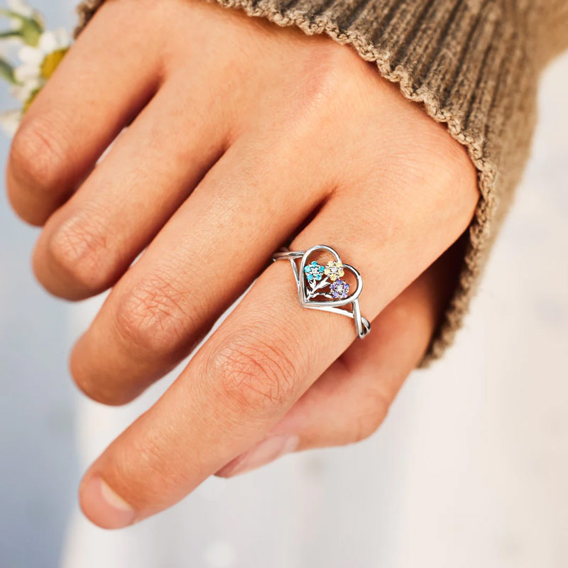 For Grandma/Mama - Grandma's/Mama's Wild Flowers Custom Birthstones Flower Heart Ring