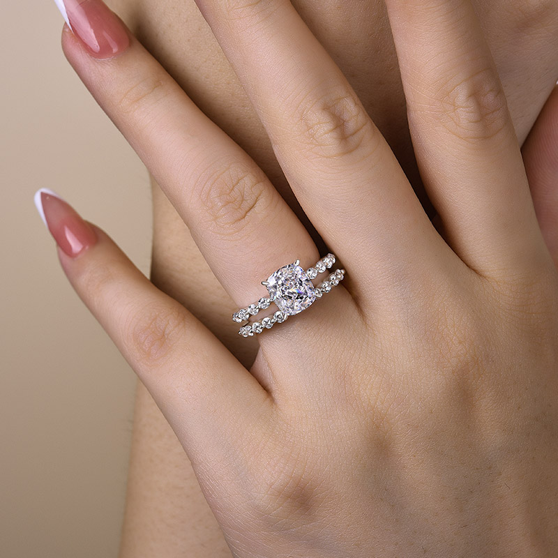 Girl wearing Diamond Engagement Ring - LJ1019 – JEWELLERY GRAPHICS