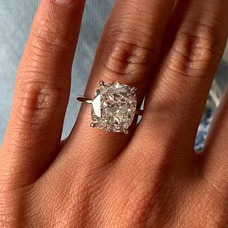 Crushed ice clearance moissanite ring