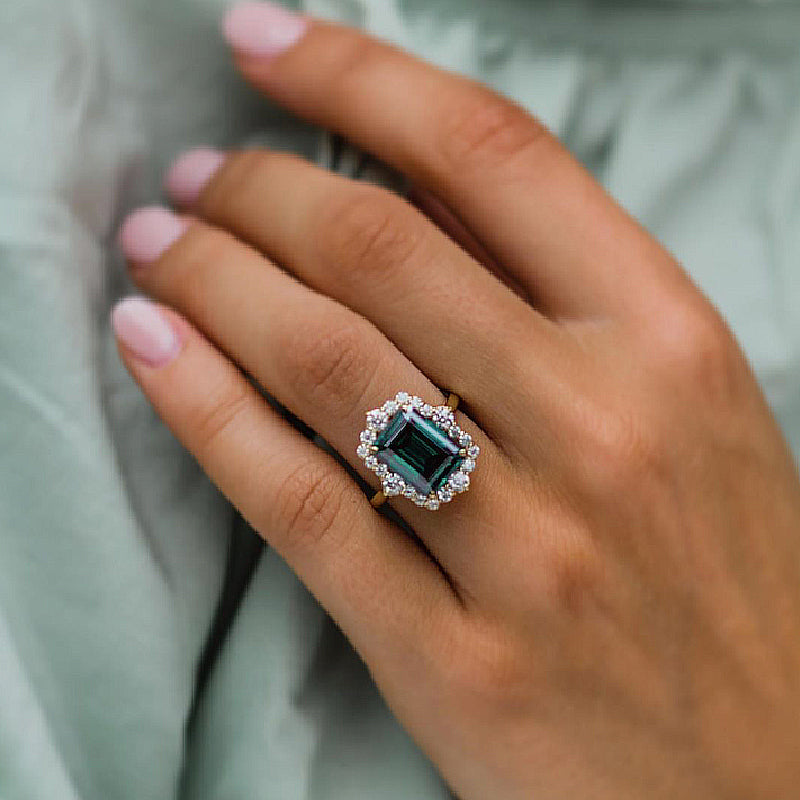 Emerald Cut Diamond Engagement Ring in Yellow Gold | KLENOTA