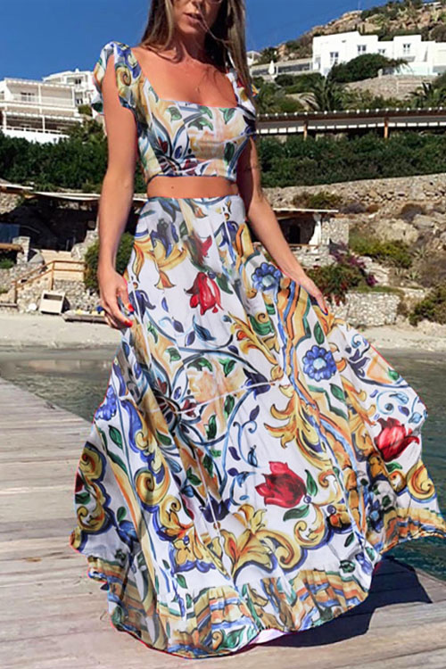 A two-piece set of seaside vacation waist top and dress