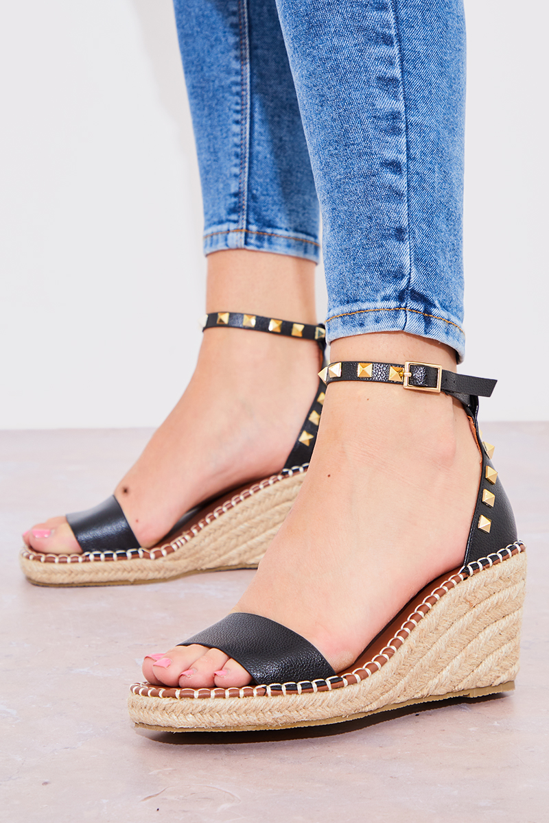 Studded Two Part Wedge