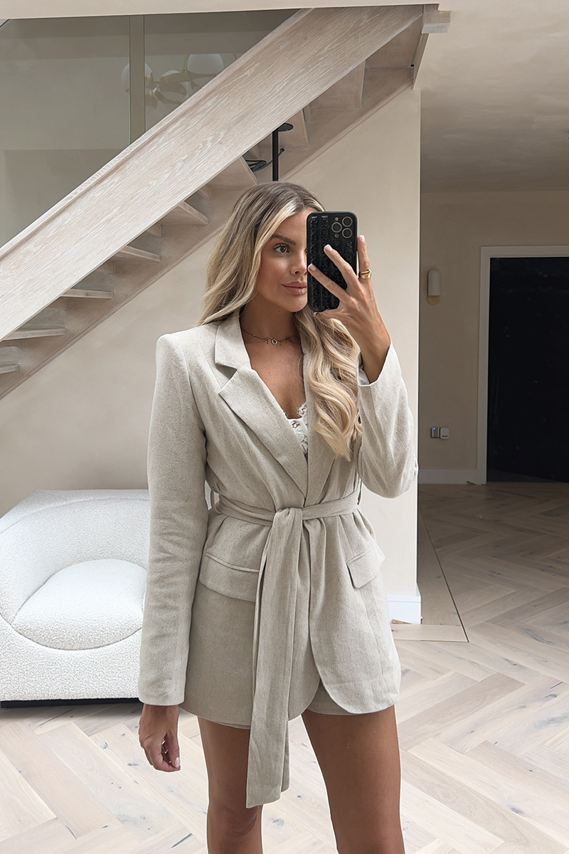 In The Style x Lorna Luxe contrast lapel fitted longline coordinating  blazer dress in black