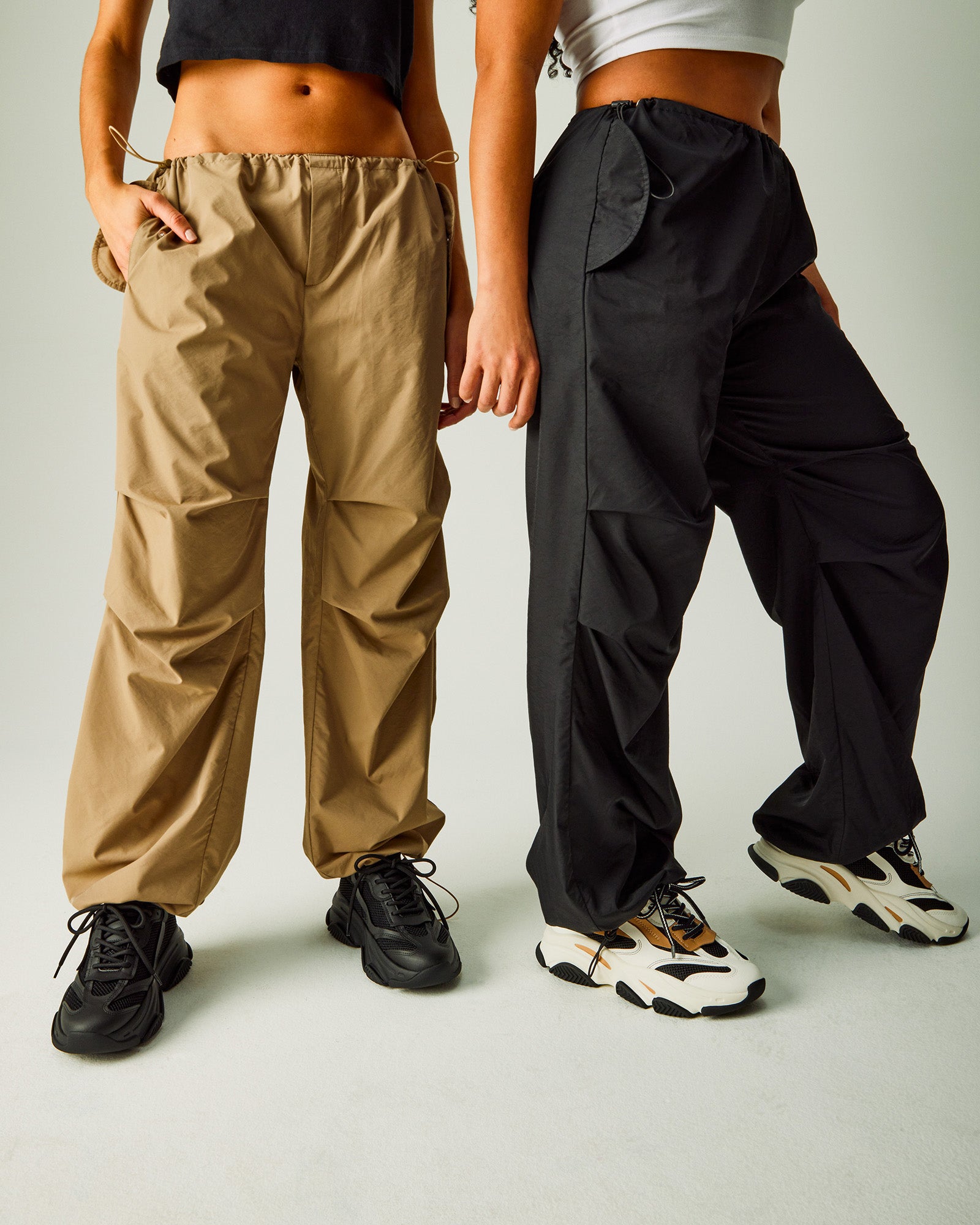 PIA PARACHUTE PANT KHAKI