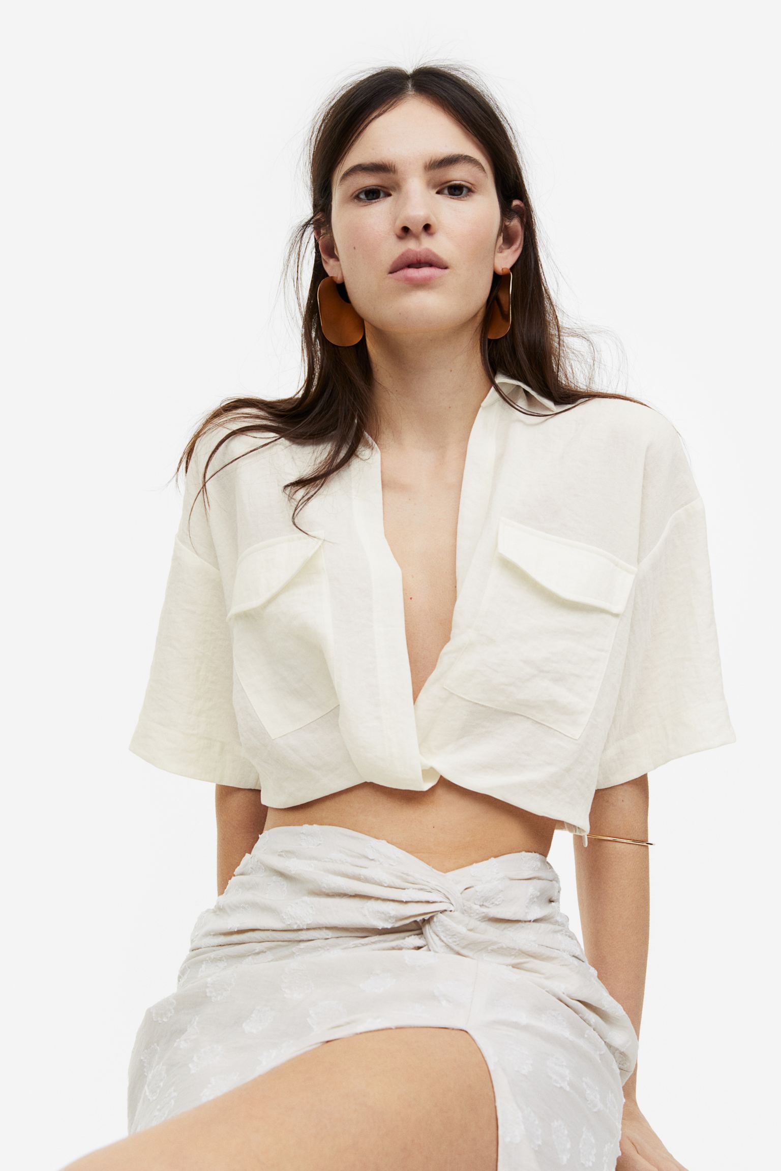 Cropped knotted shirt