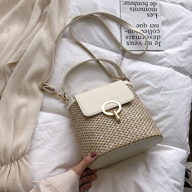 WHITE ORA BUCKET BAG