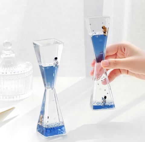 Astronaut Floating Oil Hourglass Sand Timer Liquid Bubbler/Timer, Astronaut Liquid Motion Bubbler Hourglass Liquid Bubbler/Timer