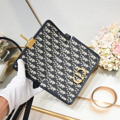 DIRO 30 MONTAIGNE EAST-WEST BAG WITH CHAIN