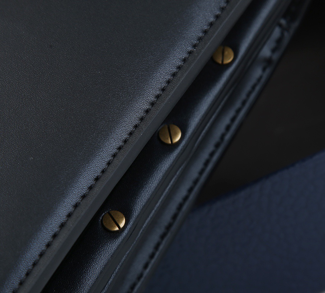 YSL CASSANDRA MEDIUM CHAIN BAG IN SMOOTH LEATHER