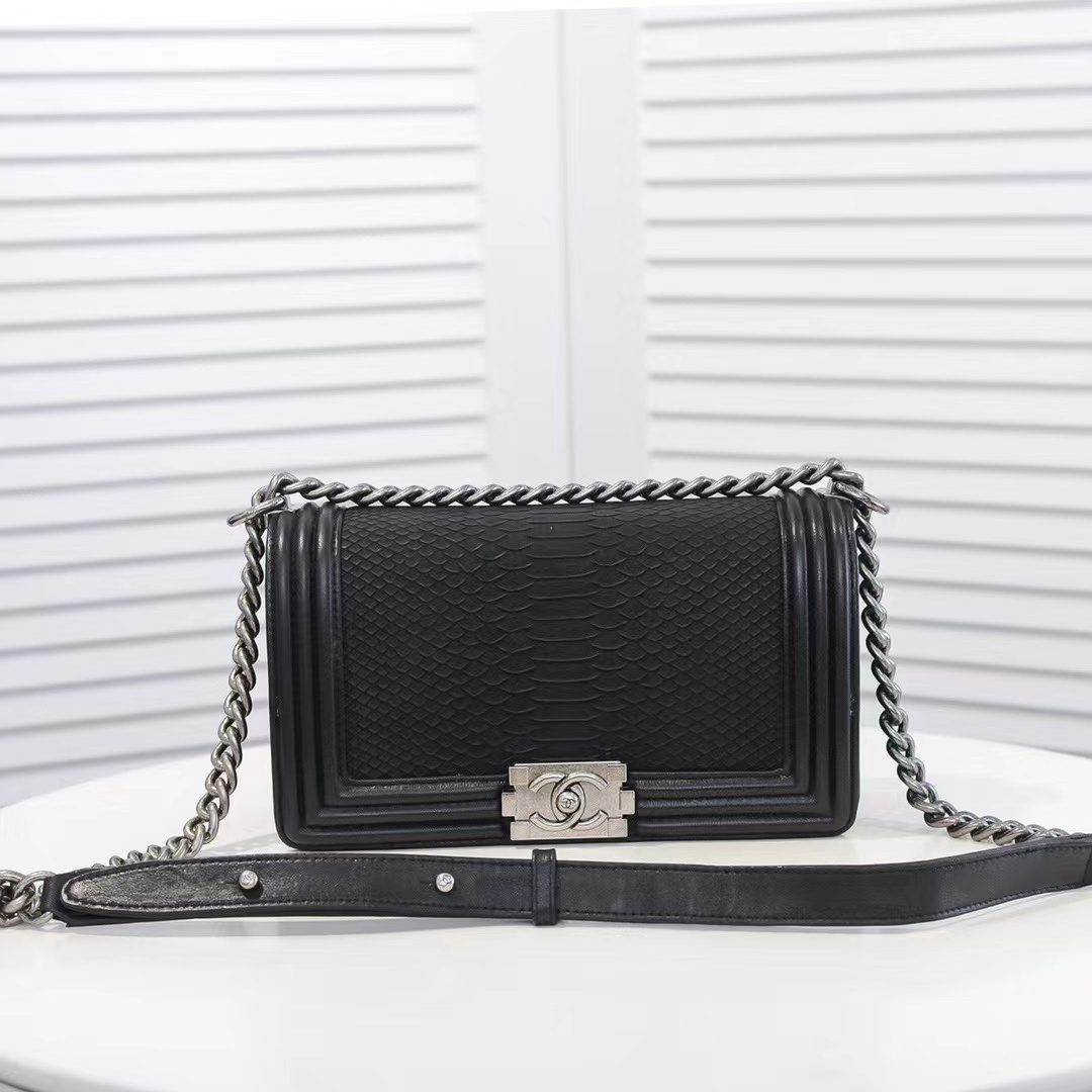 Chanel 67086 snake patterned crossbody bag