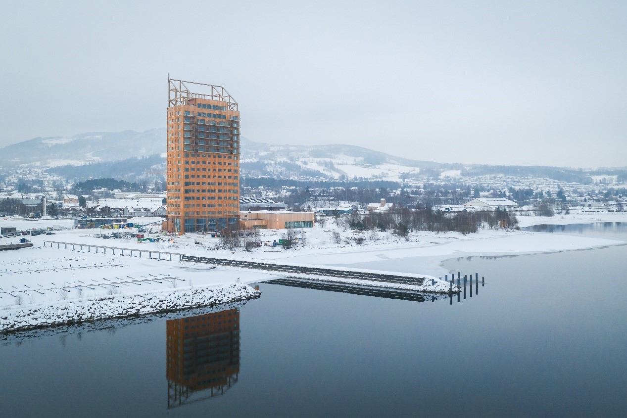 Mj&oslash;st&aring;rnet Tower standing by the lake