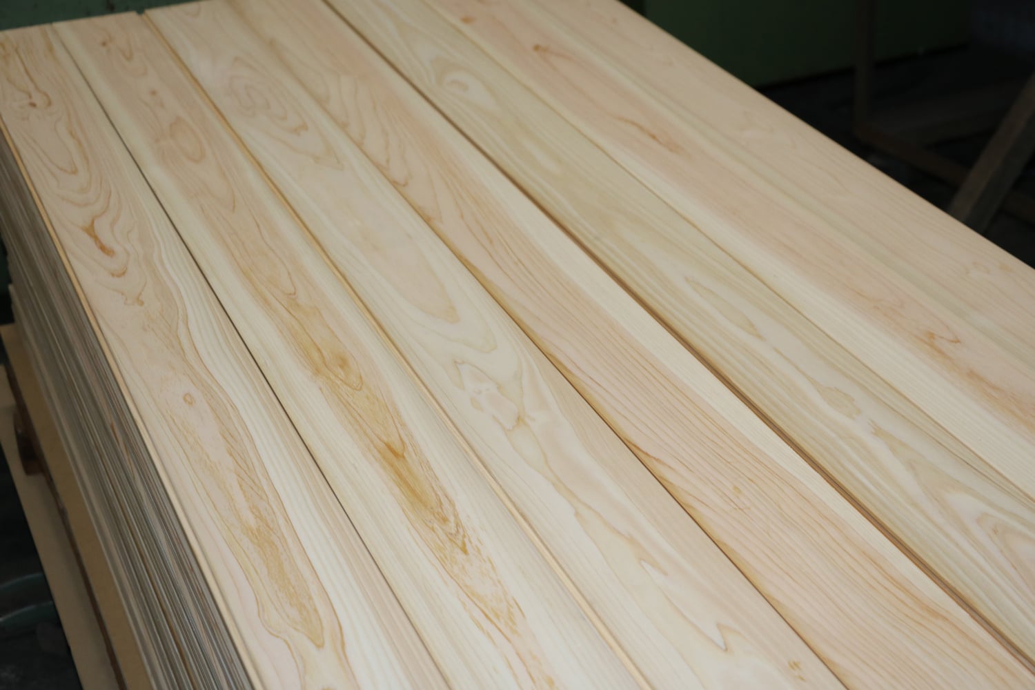 The color of the hinoki lumber itself looks very clean