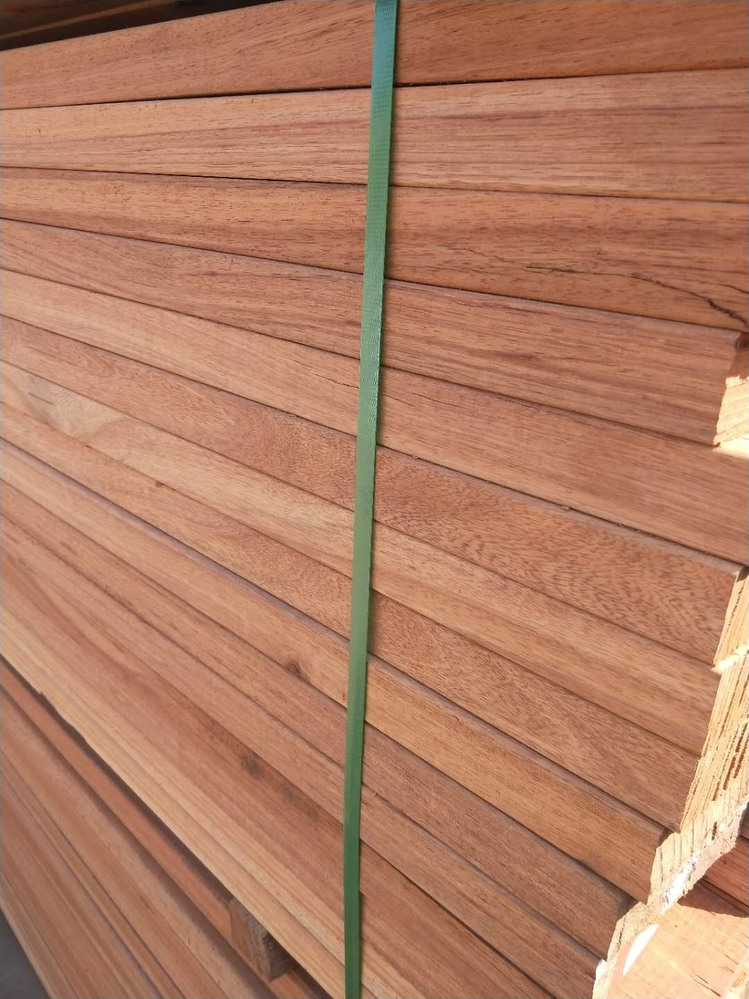 Packed whole bales of double-post sugi