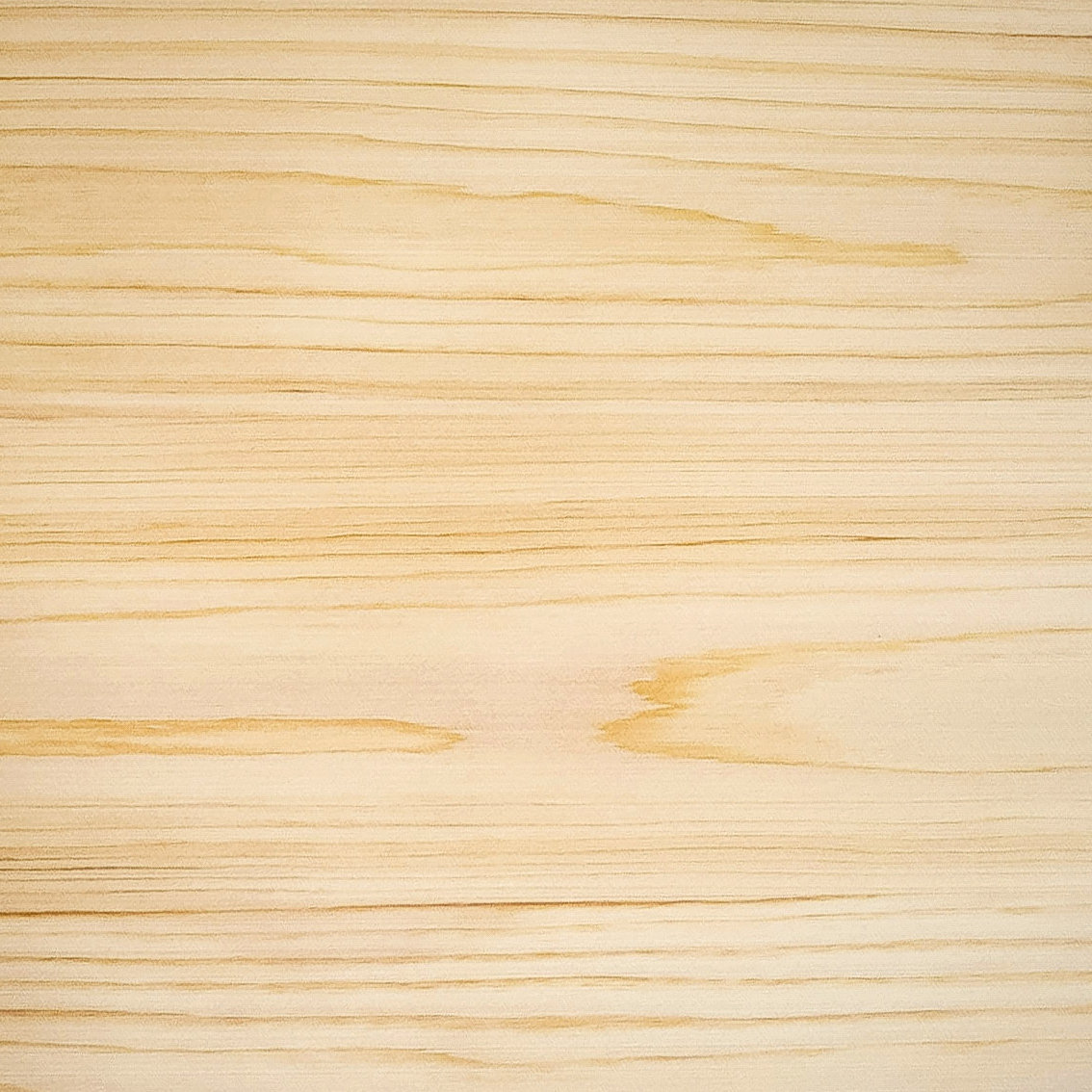 No excessive grain on the surface of hinoki raw material