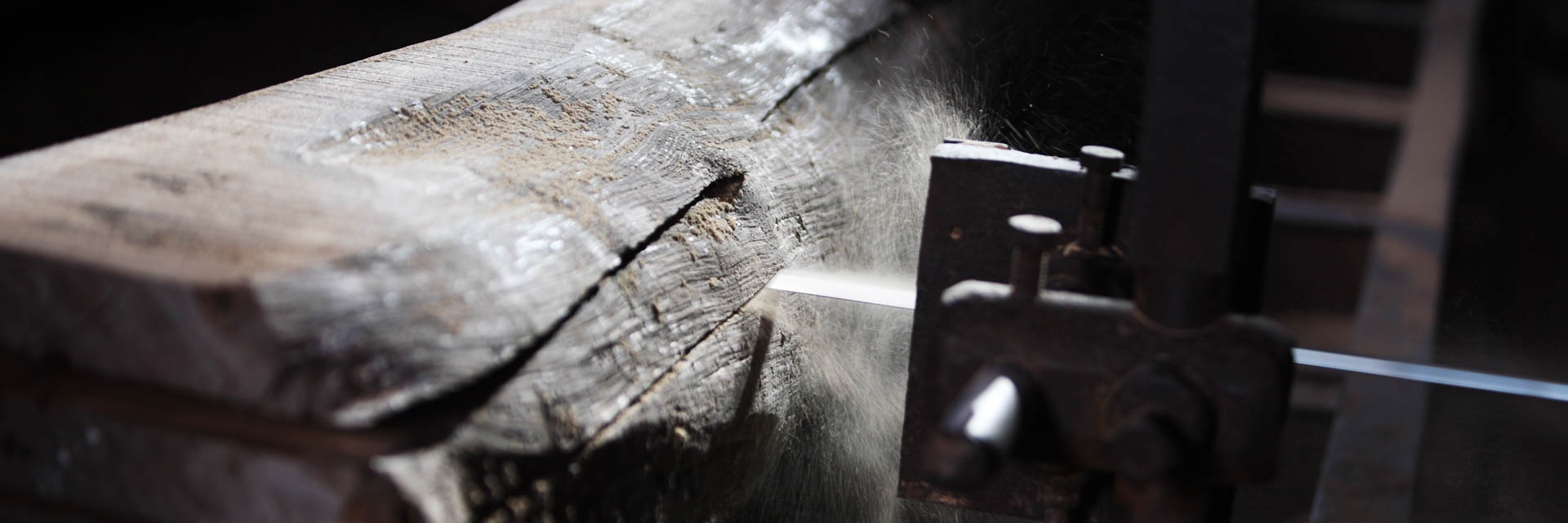 Sawing teak with a band saw minimizes losses