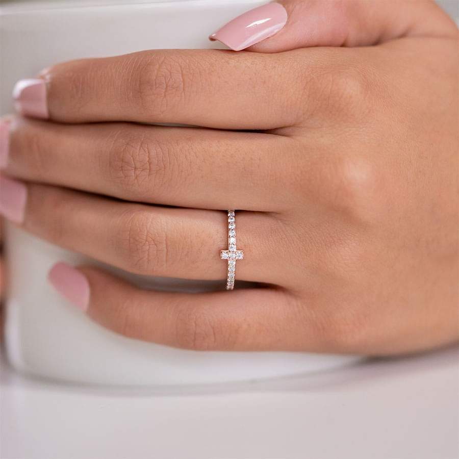 A Simple Yet Elegant Rose Gold T-Shaped Moissanite Ring