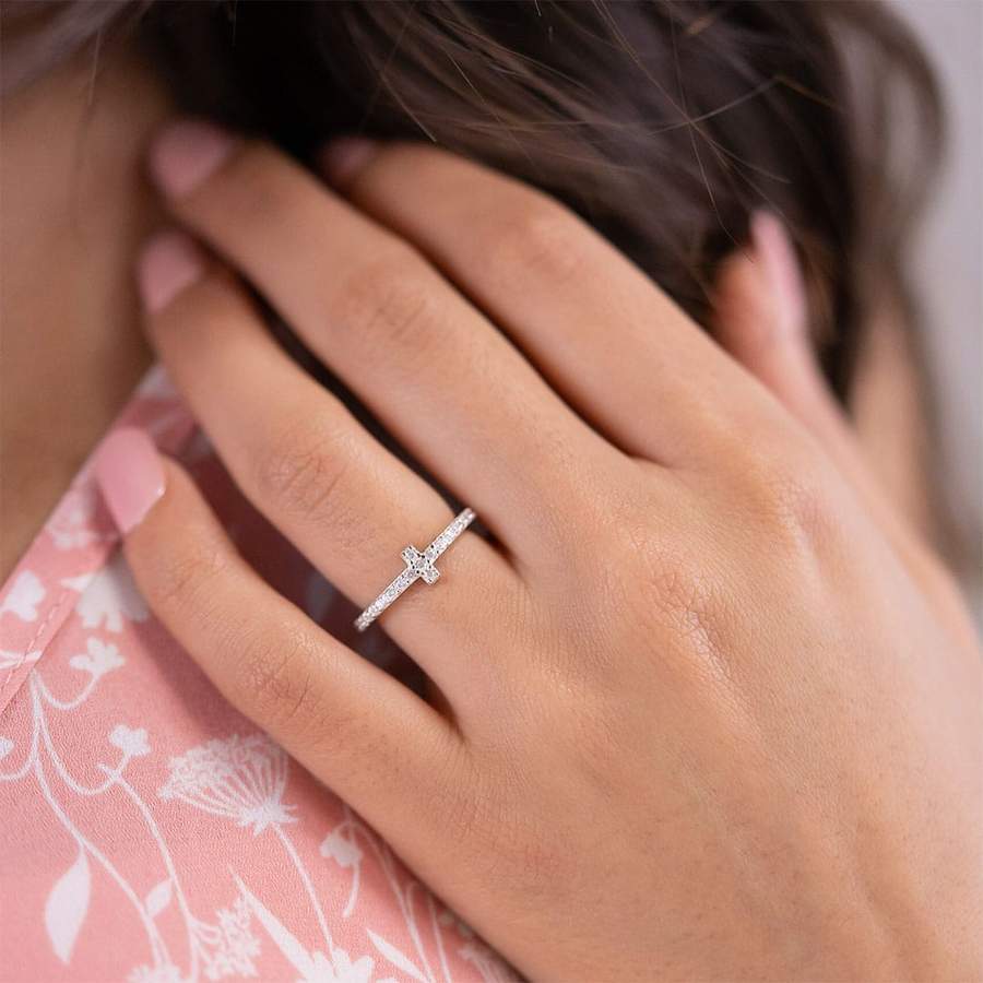 A Simple Yet Elegant White Gold T-Shaped Moissanite Ring