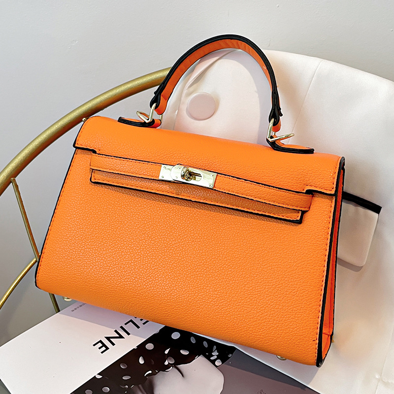 Luxury modern women's handbag, suitable for all shapes