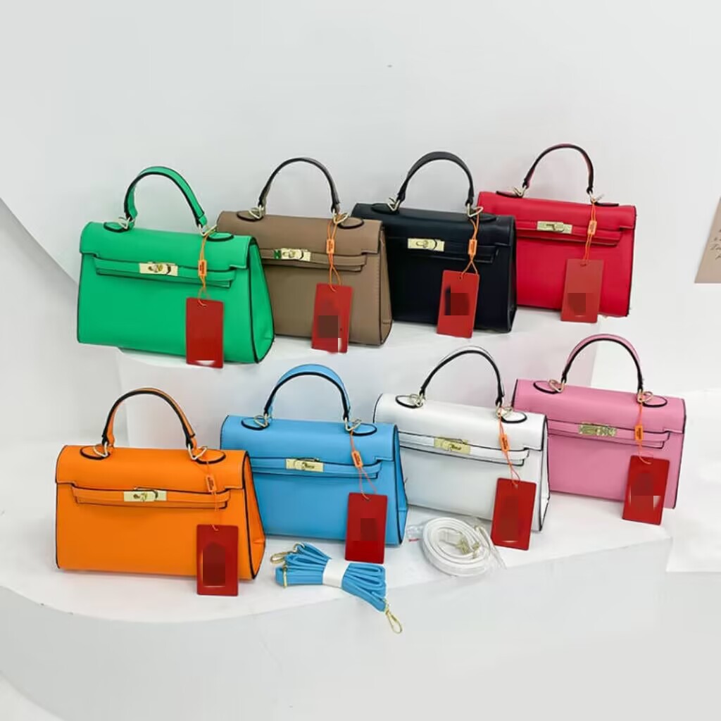 Luxury modern women's handbag, suitable for all shapes