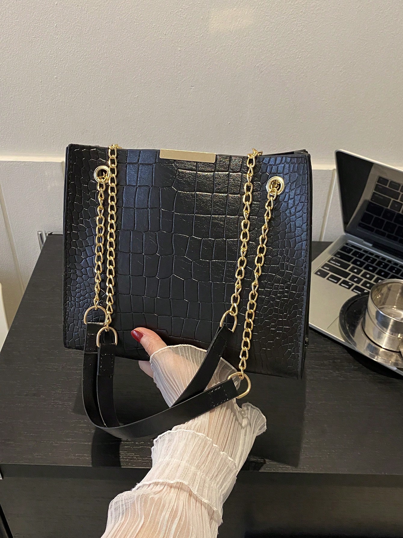 Fashionable Crocodile Print Shoulder Bag
