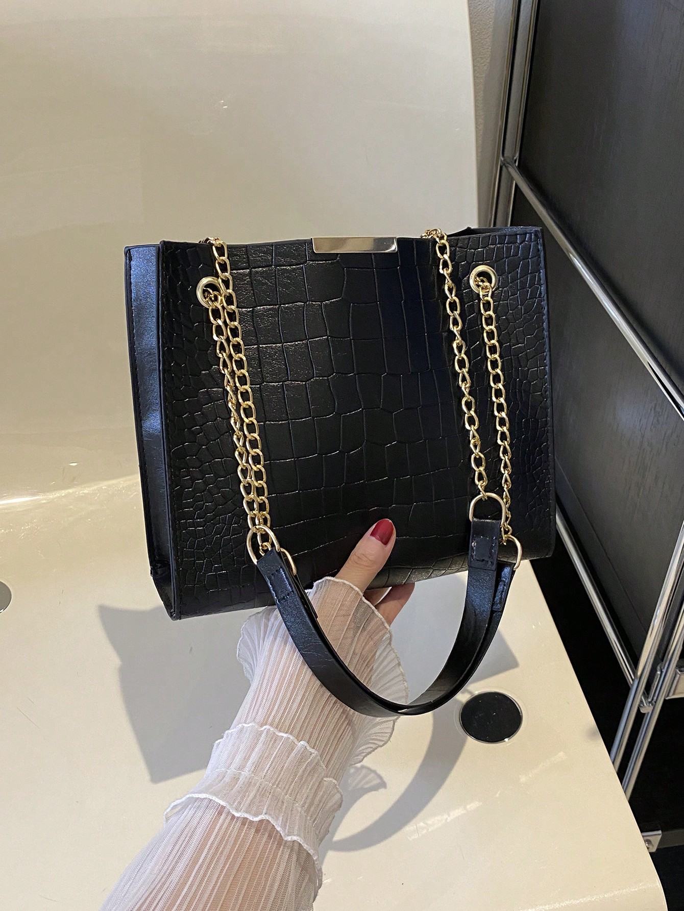 Fashionable Crocodile Print Shoulder Bag