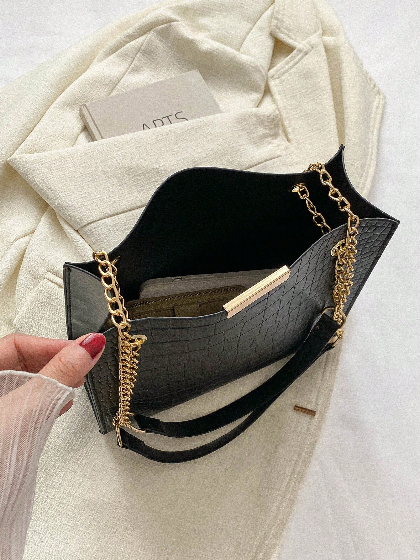 Fashionable Crocodile Print Shoulder Bag