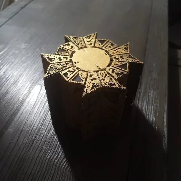 Removable  Puzzle Box with Stand-Lament Configuration
