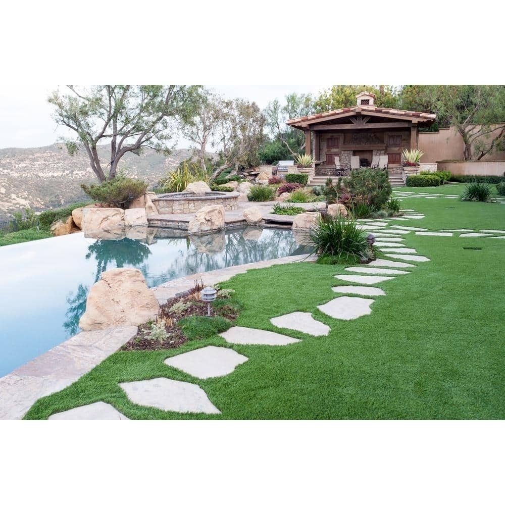 Green Artificial Grass Carpet - Can be cut and spliced 