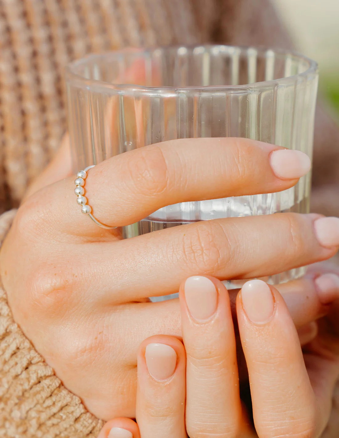 RING WITH ANTISTRESS PEARLS