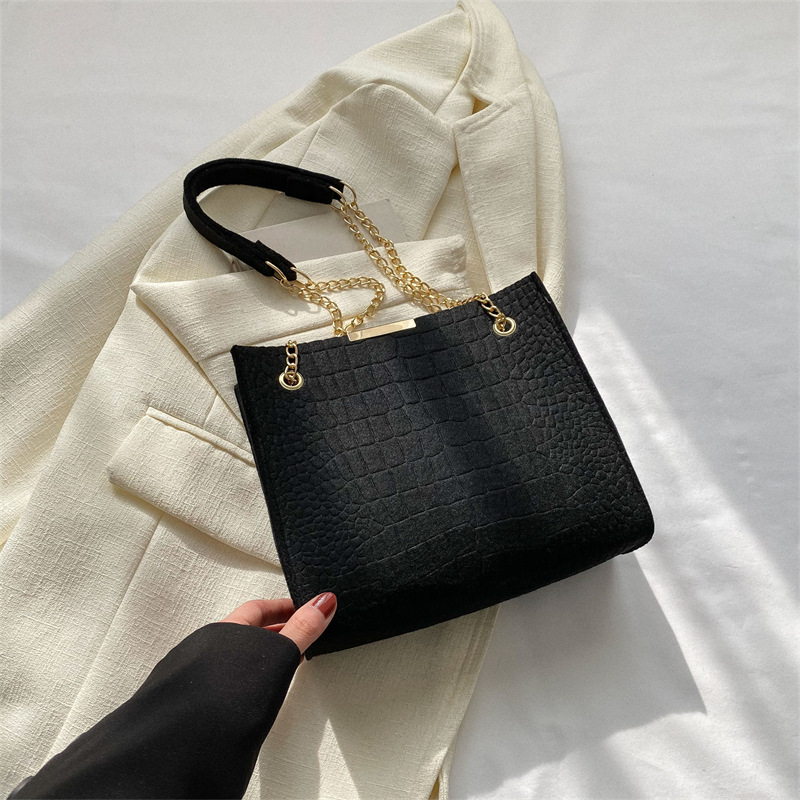 Fashionable Crocodile Print Shoulder Bag
