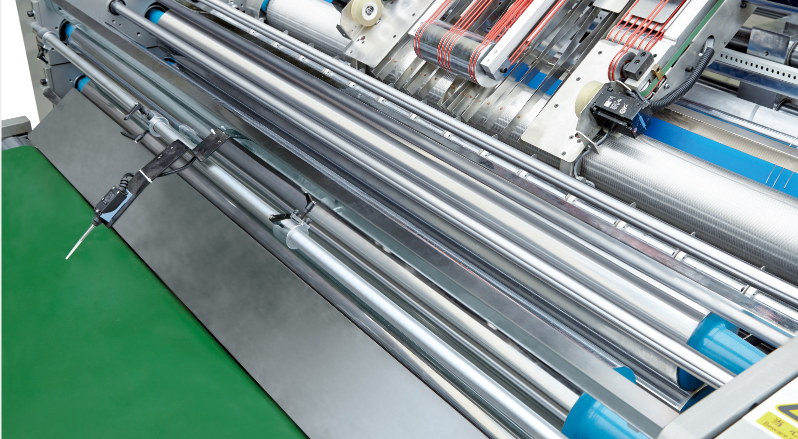 GW 1450L Intelligent High Speed Flute Laminator 