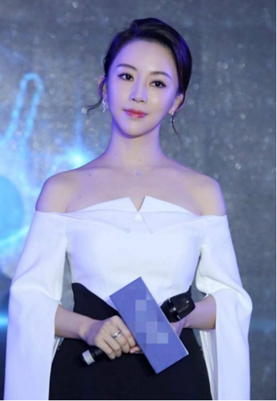Pan Xiaoting's Beauty: A Combination of Inner and Outer Grace