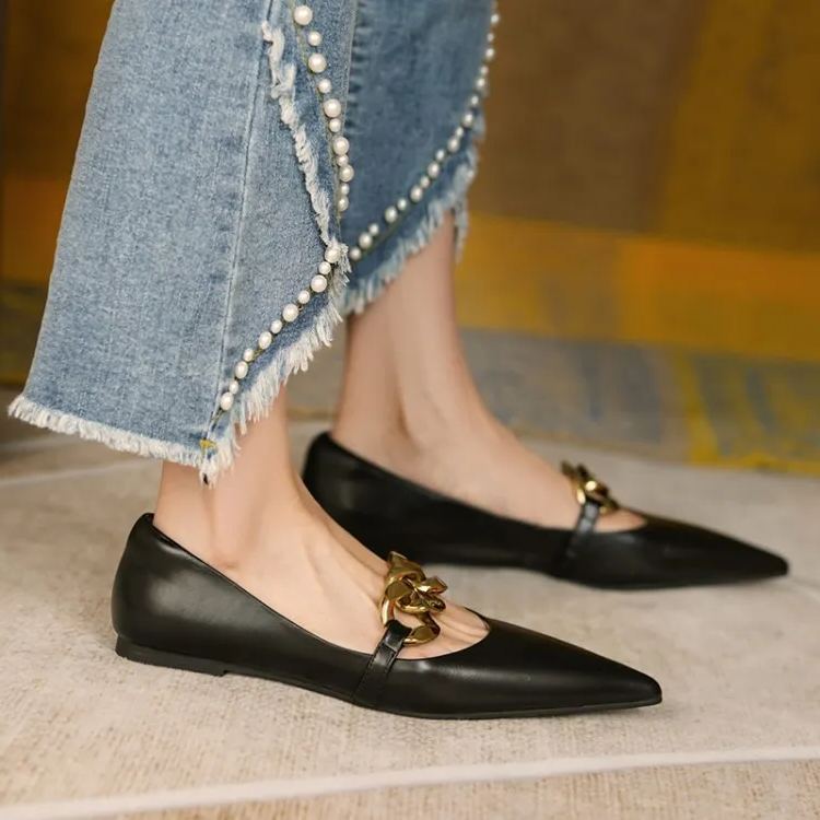 Pointed Toe Solid Color Chain Decor Flats