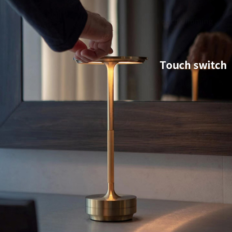 Portable Modern Nordic Outdoor Restaurant Led Cordless Table Lamp Rechargeable Wireless Touch Design Led Bar Table Light Lamp