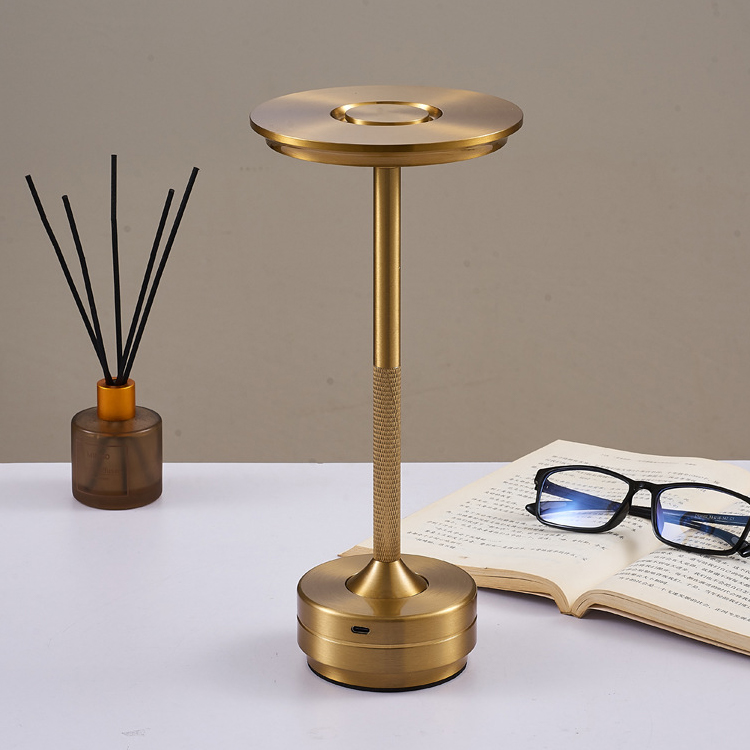 Portable Modern Nordic Outdoor Restaurant Led Cordless Table Lamp Rechargeable Wireless Touch Design Led Bar Table Light Lamp