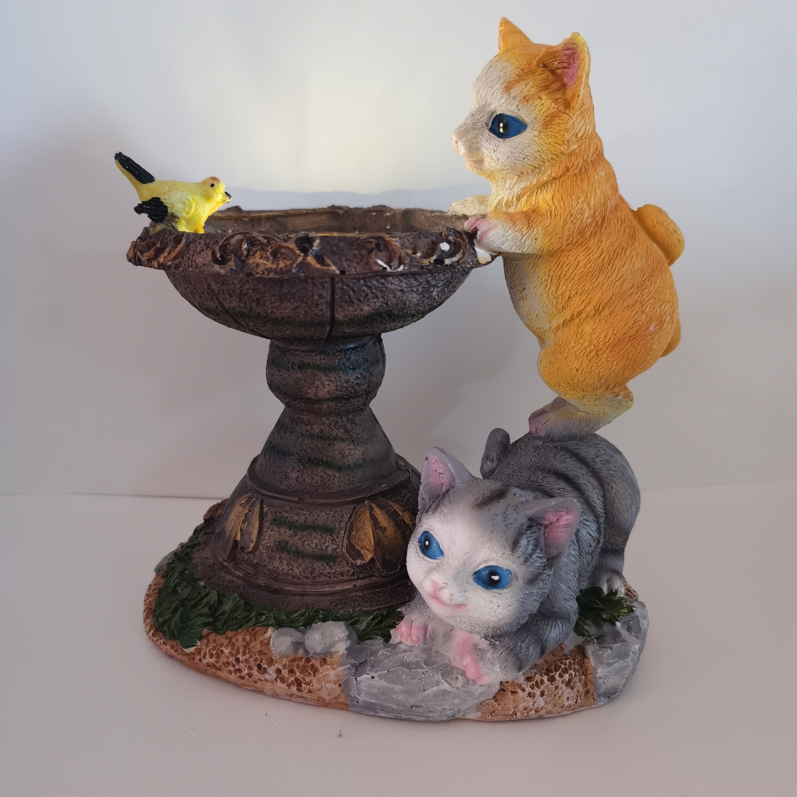 1pc Resin Animal Solar Figurine Lights, Outdoor Solar LED Double Cats Play Fish Decor, Solar Animal Lawn Light Waterproof Solar LED Light Outdoor Decoration, Landscape Lighting & Accessories