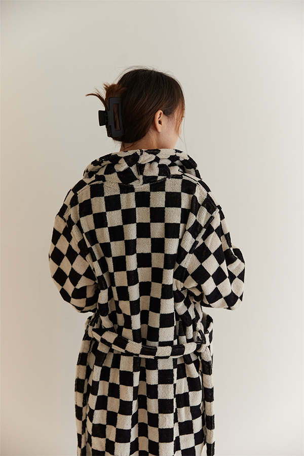HomeArtique Home Wear Black White Checkerboard Long-staple Cotton Bathrobe