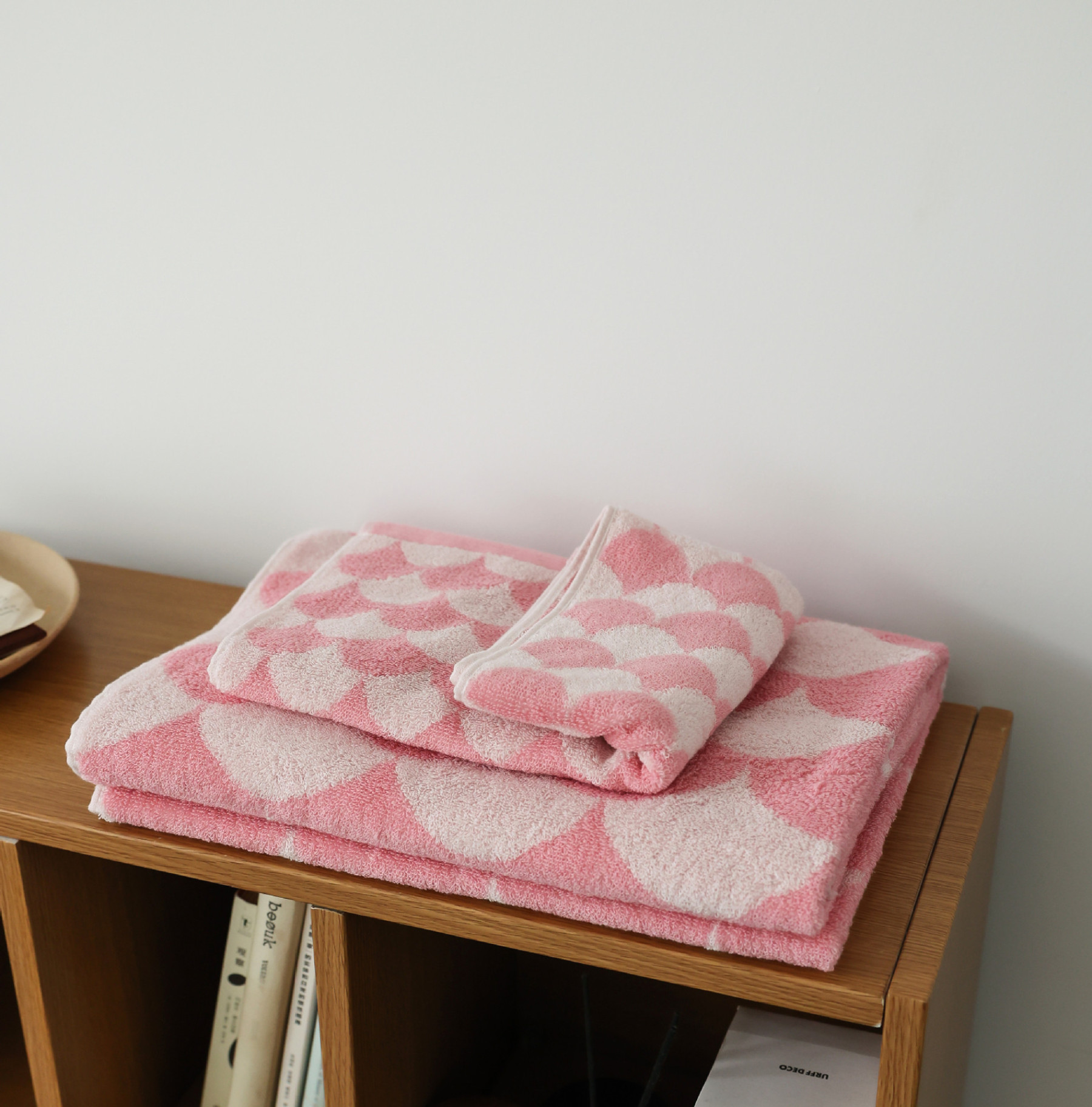 HomeArtique Towel Pink Fish Scale Pattern Bath Towels