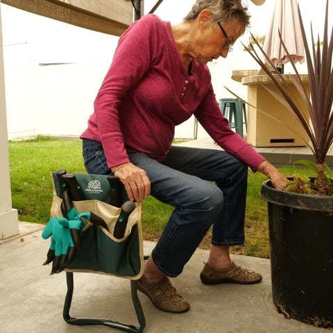 GardenComfort™️ Knee- and back-friendly garden tool