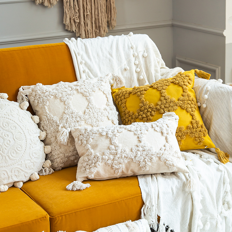 10520 tufted pillow