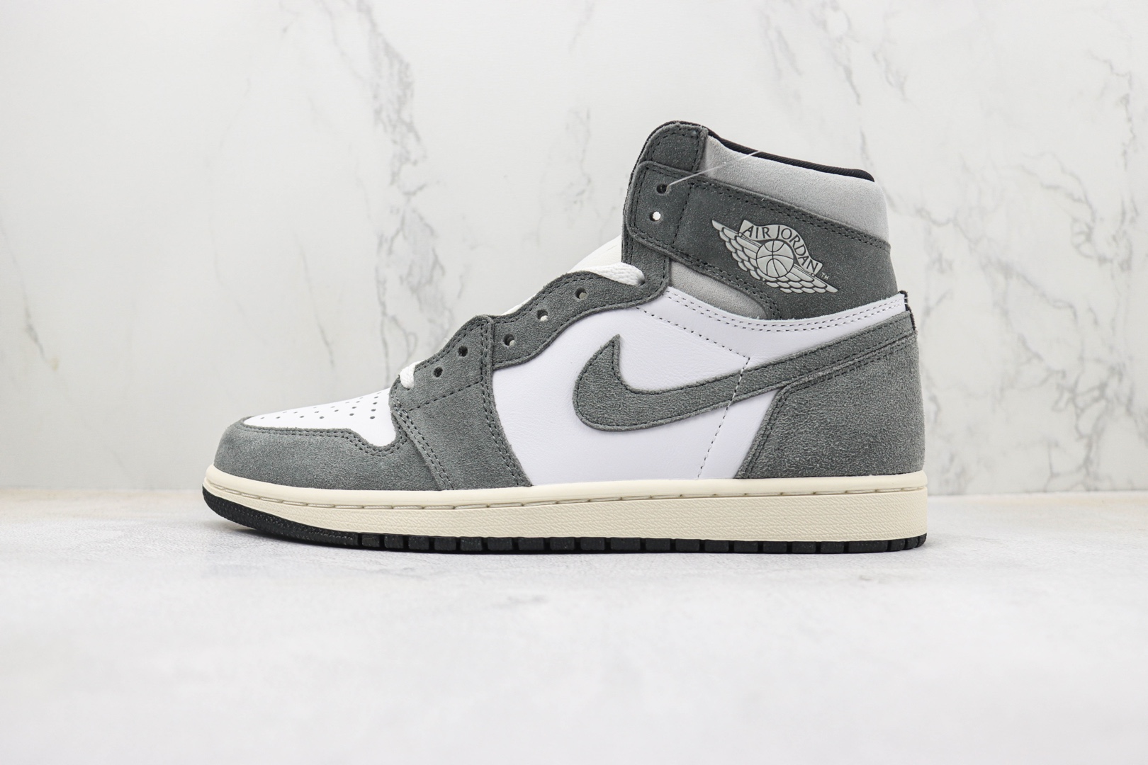 AJ1 High Top Washed Gray Toe White Gray Air Jordan 1 Retro “Washed black” Item No.: DZ5485 051