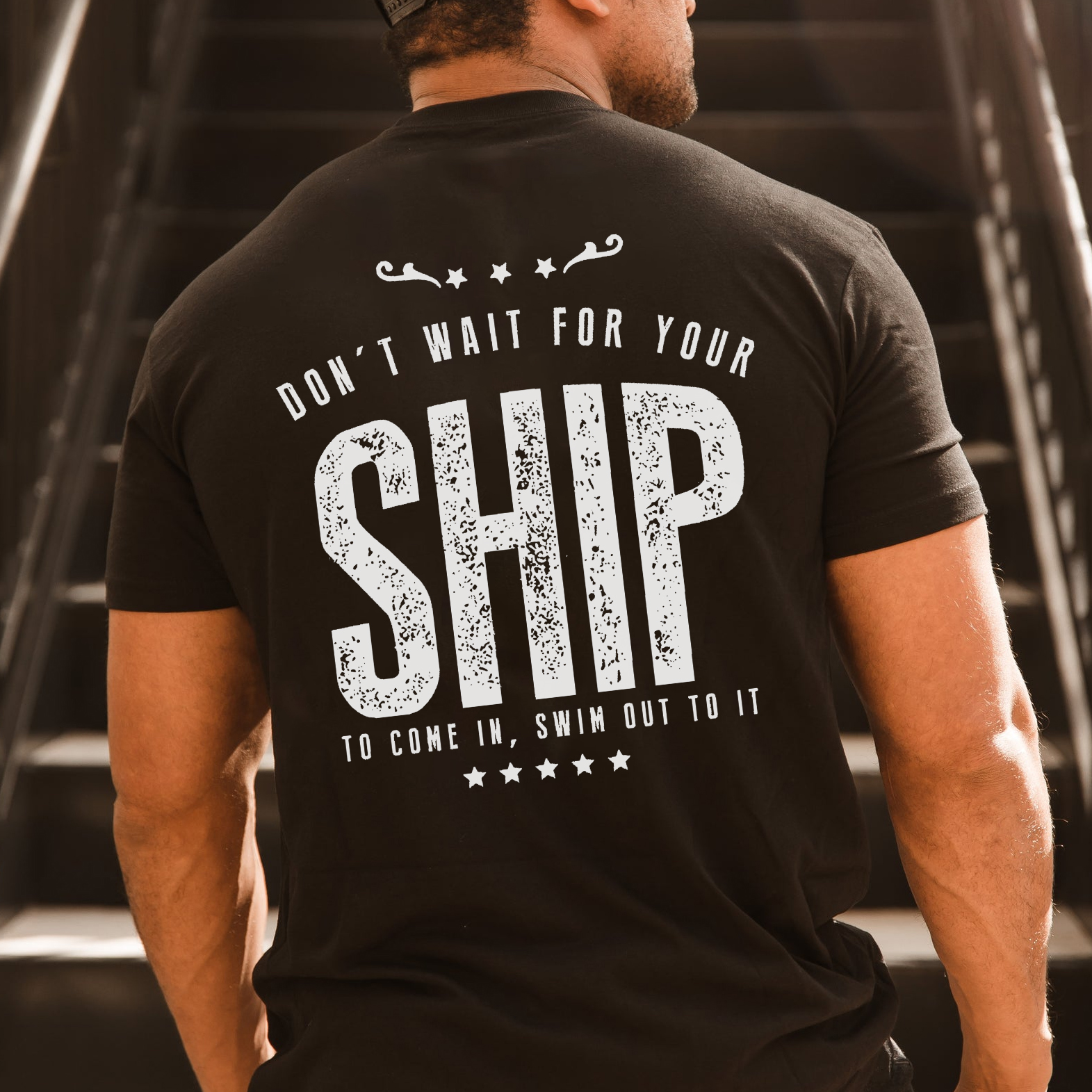 Don't Wait For Your Ship To Come, Swim Out To It Print Men's T-shirt