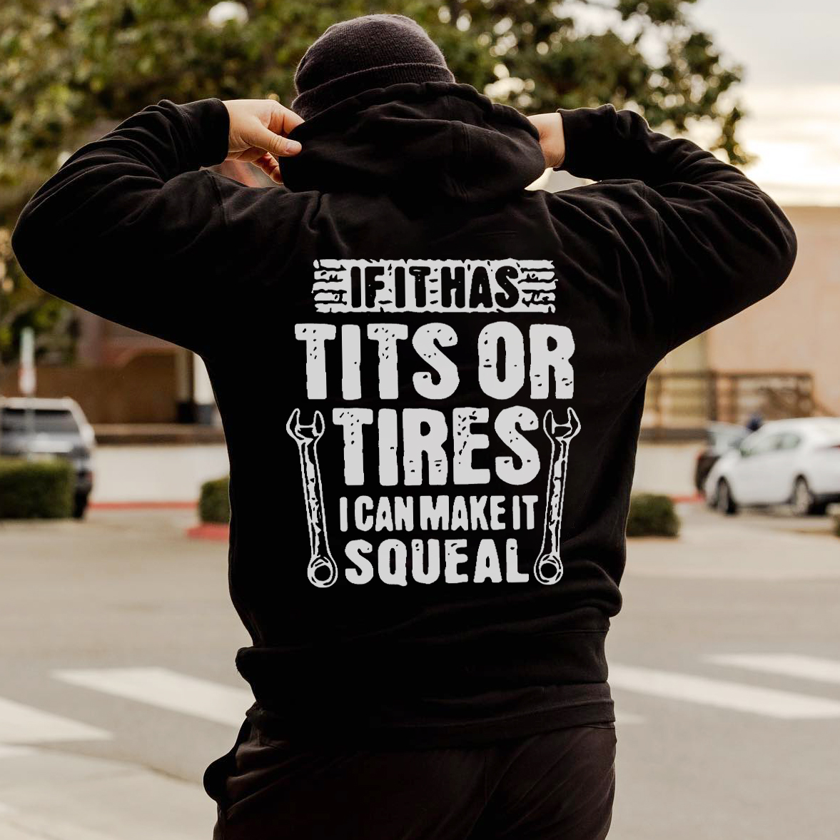 IF IT HAS TITS OR TIRES I CAN MAKE IT SQUEAL Printed Men's Hoodie