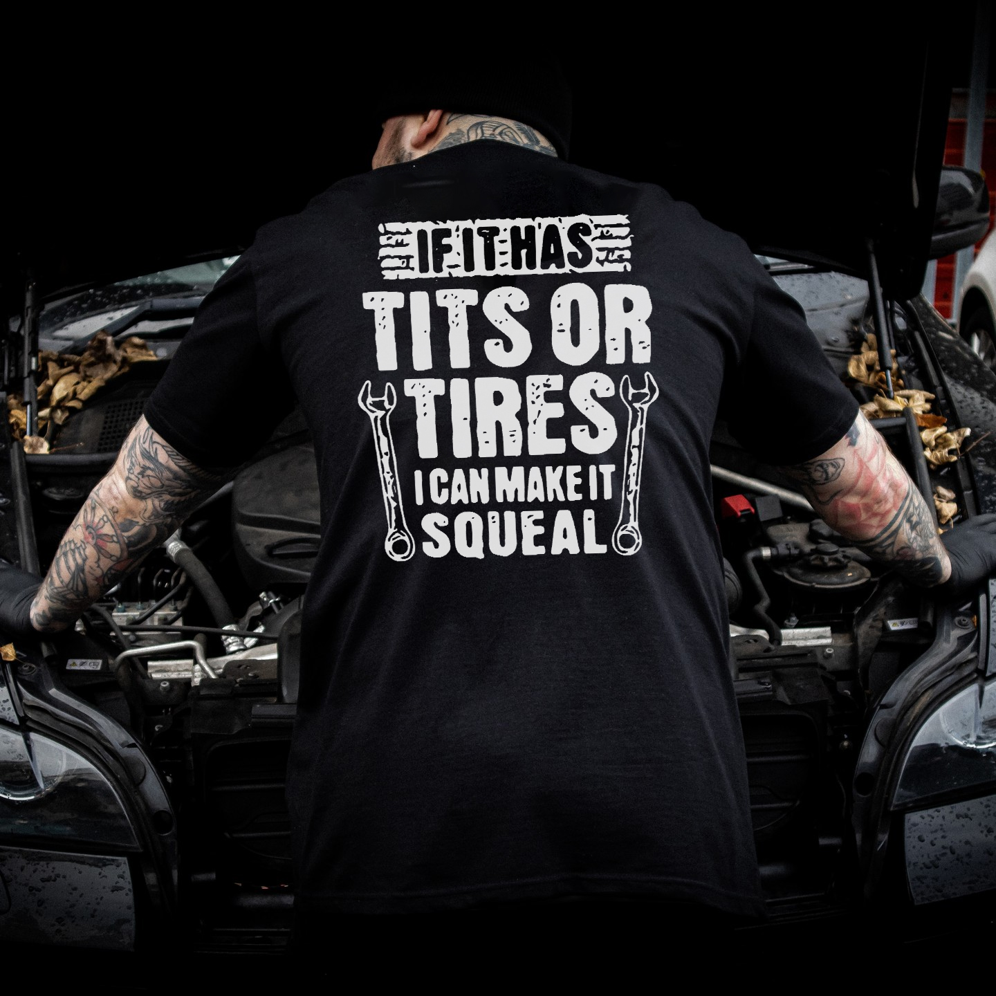 IF IT HAS TITS OR TIRES I CAN MAKE IT SQUEAL Print Men's T-shirt