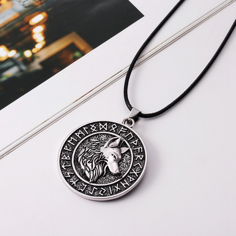 Vintage Rune Wolf Pattern Pendant Necklace-Forestso