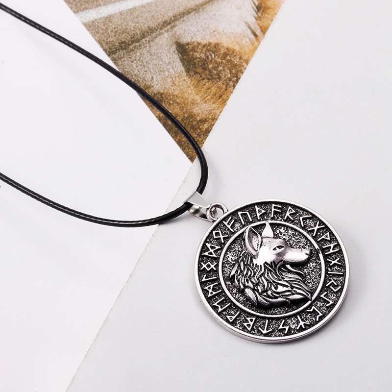 Vintage Rune Wolf Pattern Pendant Necklace-Forestso